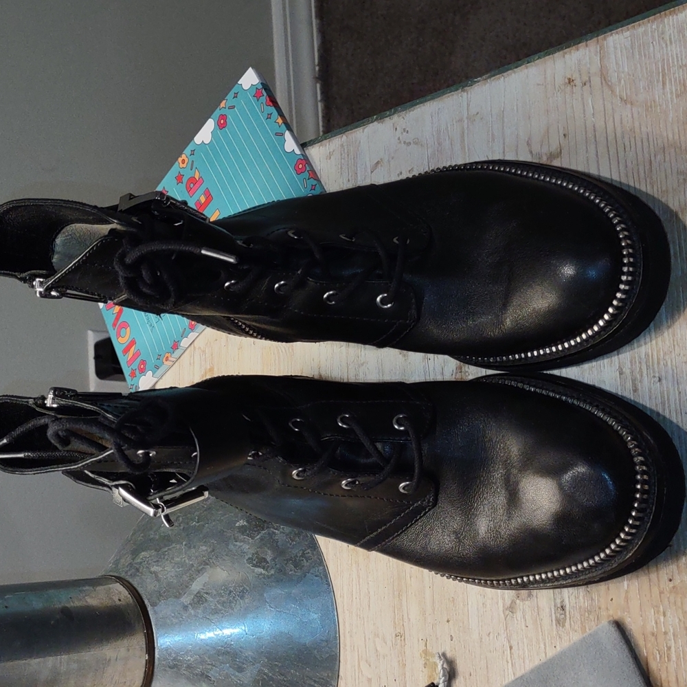 Gently used MICHEAL KORS Leather combat boots . SZ 8 Just Stunning